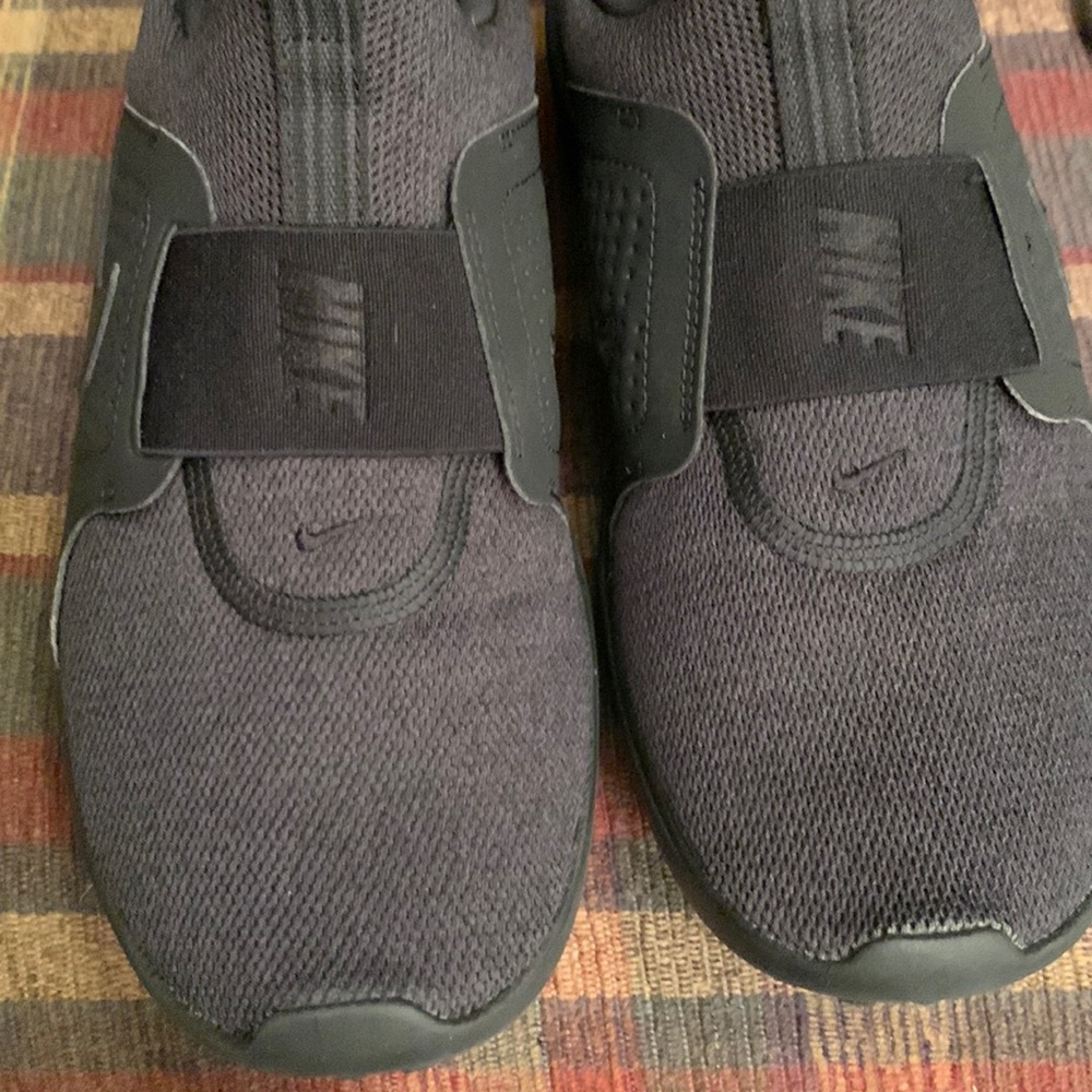Brand new without tags never worn size 9 women’s Nike